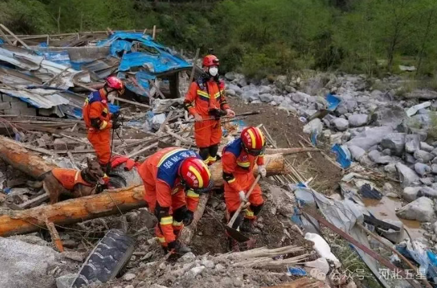 油動式大載荷長航時無人直升機(jī)——打造我國應(yīng)急救援、防汛救災(zāi)、森林草原消防的“新質(zhì)戰(zhàn)斗力”！